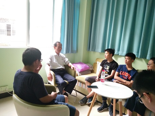 jojo漫画
：学习先进模范，不忘入党初心.jpg